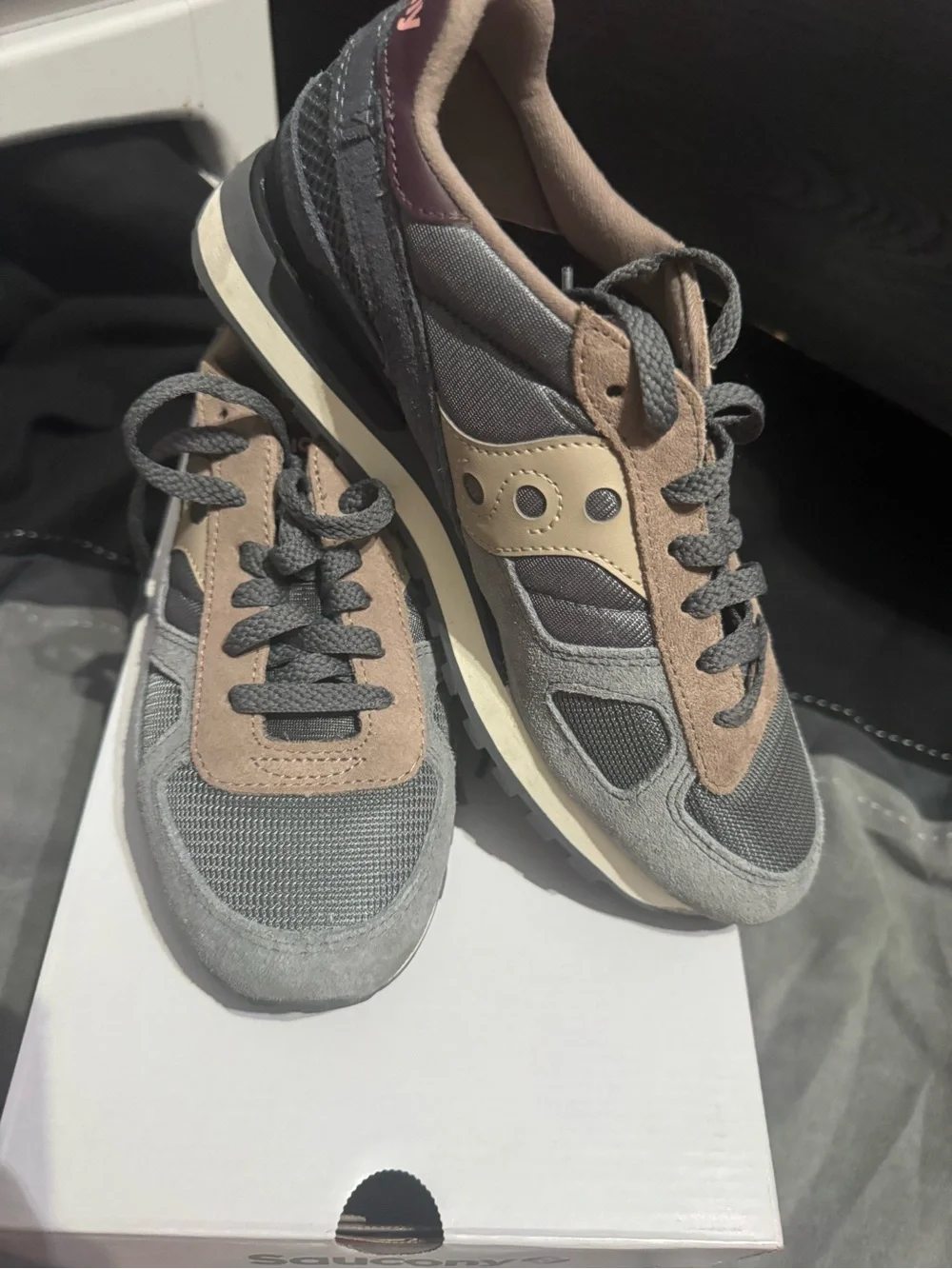 Saucony womens Low-Top Sneakers in Gray, Tan and Burgundy